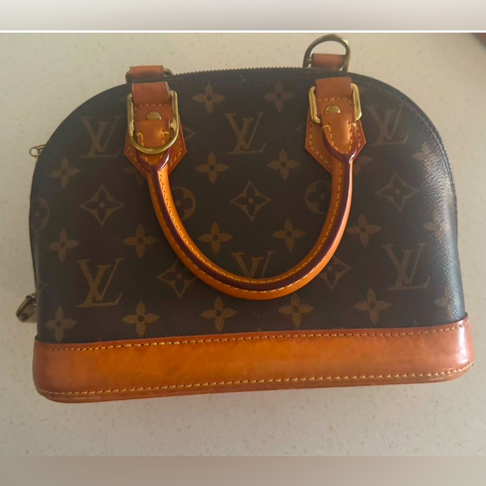 Louis Vuitton Alma BB Monogram - Used